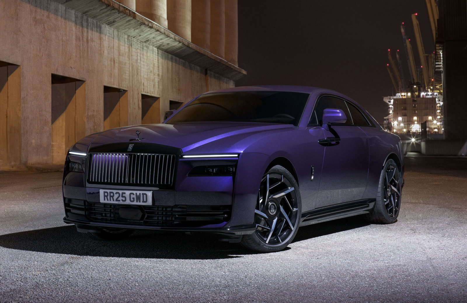 Rolls-Royce Spectre Black Badge - front